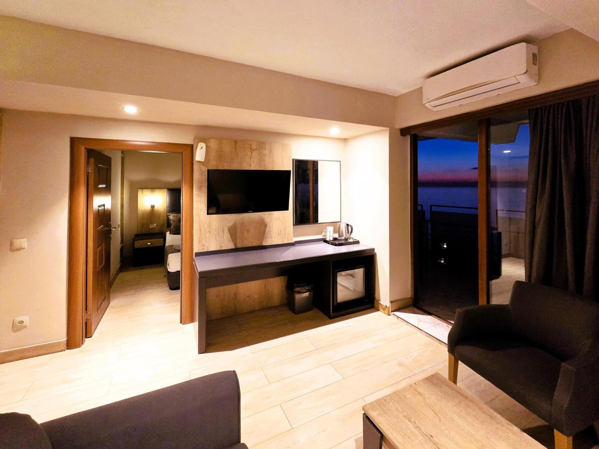 Ashtal Beach Hotel Batumi Exterior foto